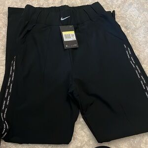 Women’s size small Nike training, pants drawstring tags on